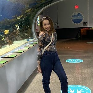 Meet your Posher, Areya